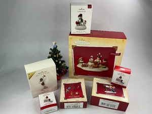 lot 98 image: 7 Hallmark Keepsake Christmas Ornaments