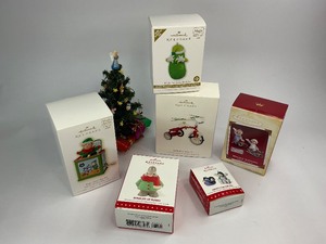 lot 99 image: 6 Hallmark Keepsake Christmas Ornaments
