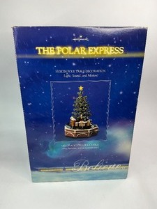 lot 100 image: Hallmark The Polar Express North Pole Table Decoration