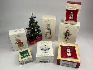 lot 101 image: 7 Hallmark Keepsake Christmas Ornaments