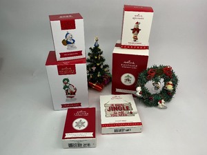 lot 107 image: 6 Hallmark Keepsake Christmas Ornaments