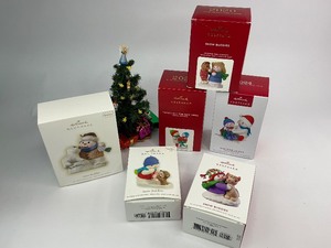 lot 112 image: 6 Hallmark Keepsake Christmas Ornaments