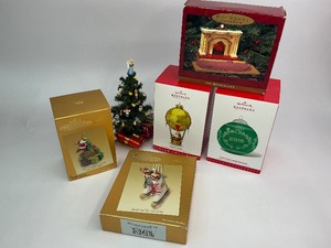 lot 109 image: 5 Hallmark Keepsake Christmas Ornaments