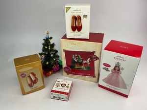 lot 114 image: 5 Wizard of Oz Hallmark Keepsake Christmas Ornaments