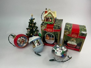 lot 121 image: 6 Hallmark Keepsake Christmas Ornaments