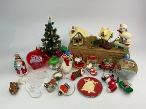 lot 128 image: 22 1980s & 90s Hallmark Keepsake Christmas Tree Ornaments