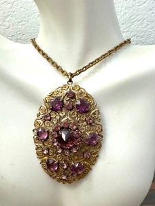 lot 12JJ image: Vintage Gold Tone Necklace with Purple Accents