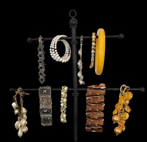 lot 24R image: Collection of 8 Vintage and Costume Bracelets Assorted Styles