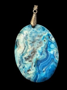 lot 39J image: Blue Dyed Lace Agate Pendant with Unmarked Toggle, 2 Inch