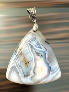 lot 40J image: Lace Agate Pendant with Decorative Toggle