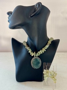 lot 59J image: Green Aventurine Beaded Necklace and Earrings Set
