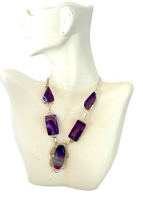 lot 86J image: Purple Agate Stone Statement Necklace with Gold Tone Accents
