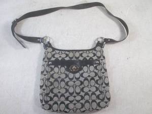 lot 3 image: (H-2) Coach Purse  Handbag...