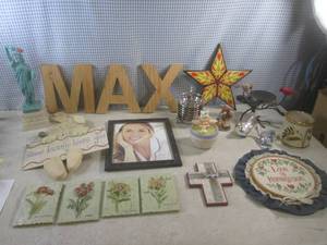 lot 7 image: (A-3) Assorted Decor...
