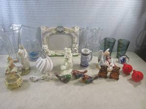 lot 9 image: (A-3) Assorted Knick Knacks Vases E...