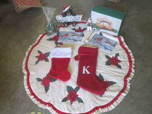 lot 10 image: (A-1T) Christmas Decor...