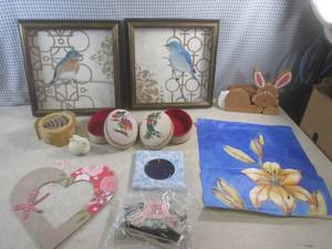 lot 12 image: (EW4) Assorted Decor...