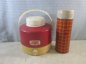 lot 18 image: (A-4T) Vintage Thermos Bottle and P...