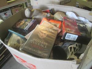 lot 21 image: (BR1) Box Full of Misc Unsorted Thi...