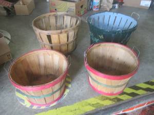 lot 24 image: (CSB) 4 Vintage Wooden Bushel 1 Has...