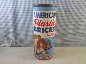 lot 26 image: (FS) Vintage American Plastic Brick...