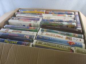 lot 50 image: (EW7) Large Box Full of Assorted Ki...
