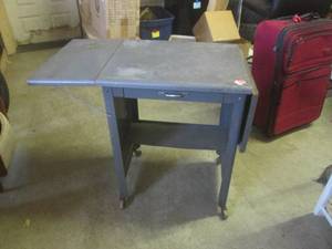 lot 64 image: (RMC) Vintage Cole-Steel Metal Tabl...