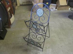 lot 70 image: (EC1) Metal Magazine Rack with Glas...