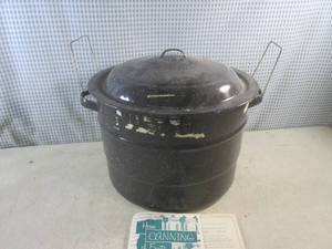 lot 95 image: (BS) Large Canning Pot with Tray an...