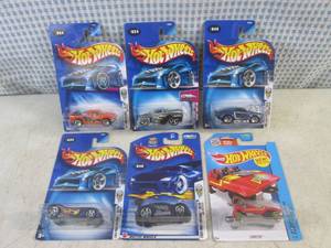 lot 104 image: (EC1) Assorted Hot Wheels in Packag...
