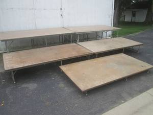 lot 2 image: (TRLR) Portable Stage - 3 Levels - ...
