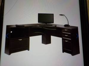 lot 51 image: Magellan Performance L Shaped Desk...