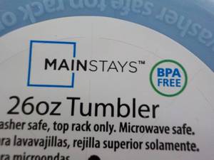 lot 165 image: 12 Mainstays 24 oz Plastic Tumblers...
