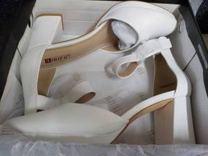 lot 180 image: 1DIFU White Shoes size 7.5...
