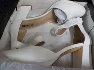 lot 181 image: 1DIFU White Shoes size 8...