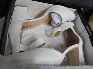 lot 183 image: 1DIFU White Shoes size 8...