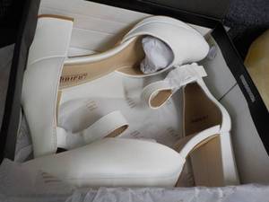 lot 184 image: 1DIFU White Shoes size 8...