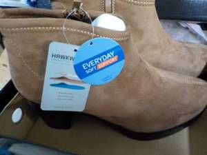 lot 185 image: Hawkwell Light Brown Boots size 9.5...