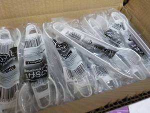 lot 207 image: Yoshi 48 pc 7 White Plastic Tongs...