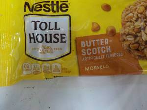 lot 211 image: 5 Nestle 11 oz bags Butterscotch Mo...