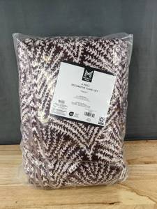 lot 16F image: Members Mark 4-Piece Decorative Towel Set, Burgundy - Brand New