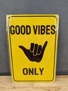 lot 205 image: Good Vibes Only 8 x 12 Metal Sign - Brand New