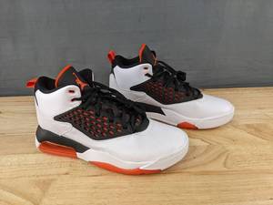 lot 4F image: Nike Jordan Maxin 200 Basketball Shoes, Mens Size 10 - New