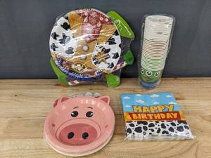 lot 272 image: 120 Piece Toy Story Birthday Party Supplies Set - Brand New
