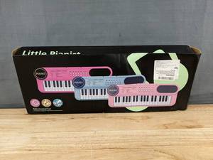 lot 335 image: Little Pianist 37-Key Kids Electronic Keyboard - Brand New