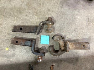 lot 54 image: Hitches (3)
