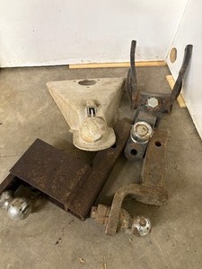 lot 55 image: Hitches (4)