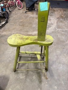 lot 74 image: Vintage Leather Working Stand