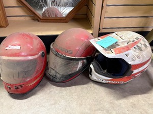 lot 75 image: Helmets  (3)