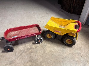 lot 77 image: Wagon and Tonka Truck